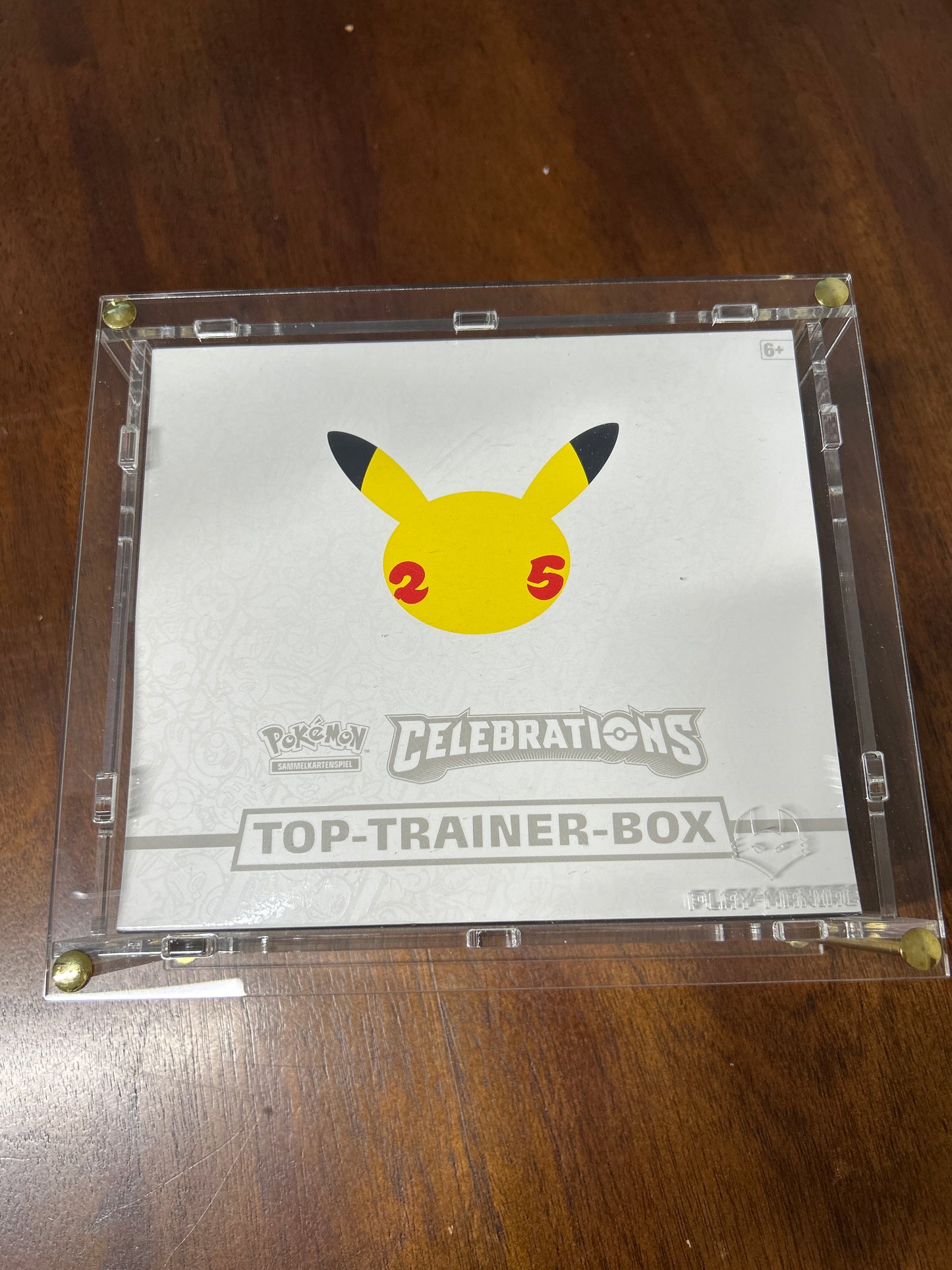 Pokémon: Schwert & Schild - Celebrations - Top Trainer Box (DEU) inkl. Acryl Case