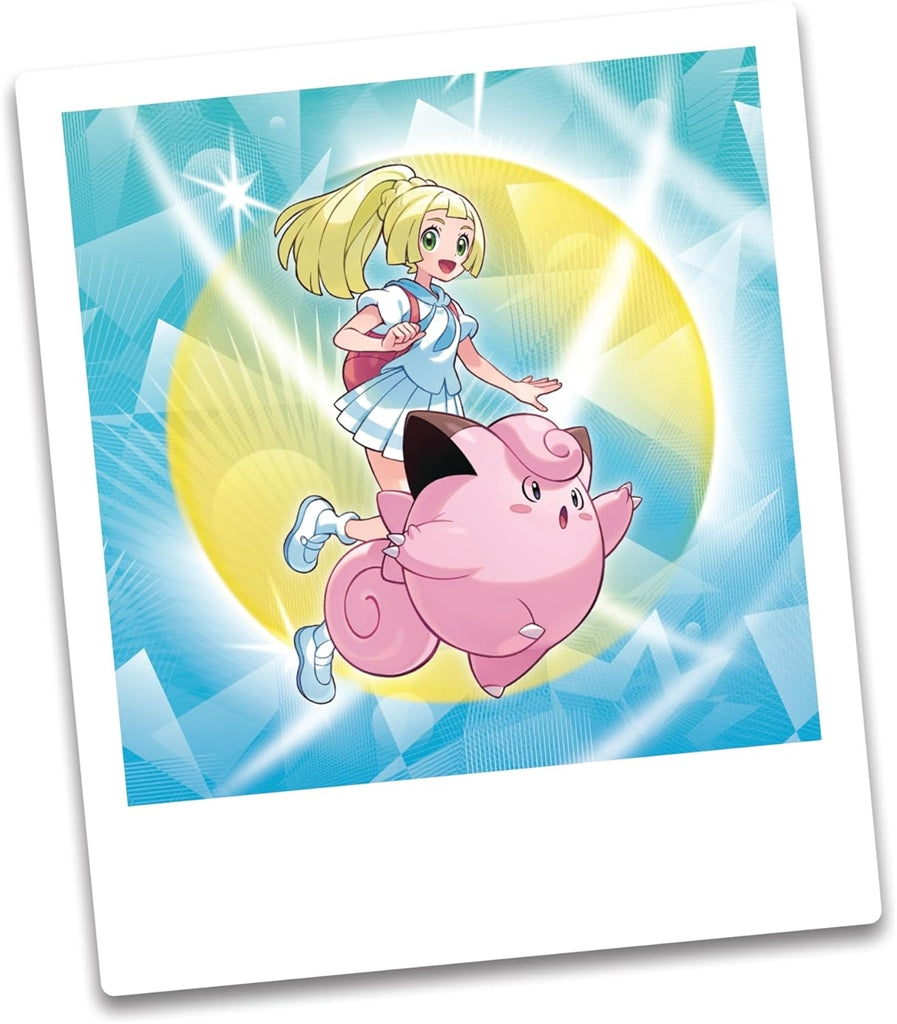 Inhalt der Pokémon Lilly Tournament Collection – Promokarte, Boosterpacks, Kartenhüllen und Spielmünze